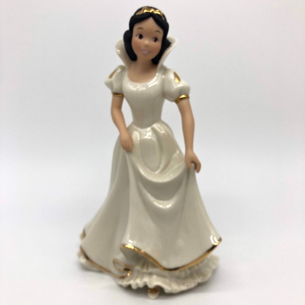 Disney Showcase Collection Snow White by Lenox RARE